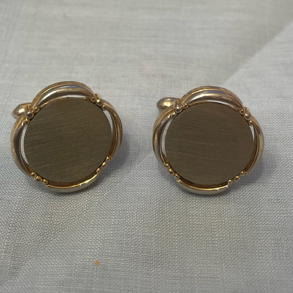 Gold cufflinks - 3/4”